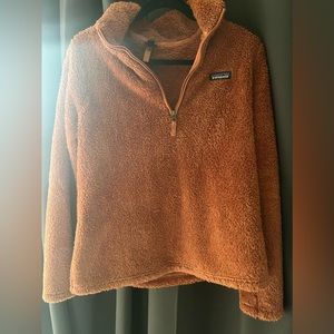 Patagonia fuzzy pull over. Gently used. Size large